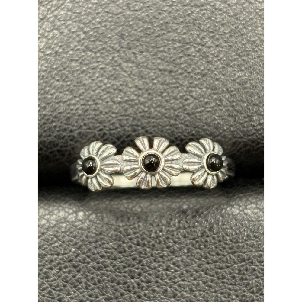 New Condition Sterling Silver Onyx Flowers Ring Size 7 925 E4